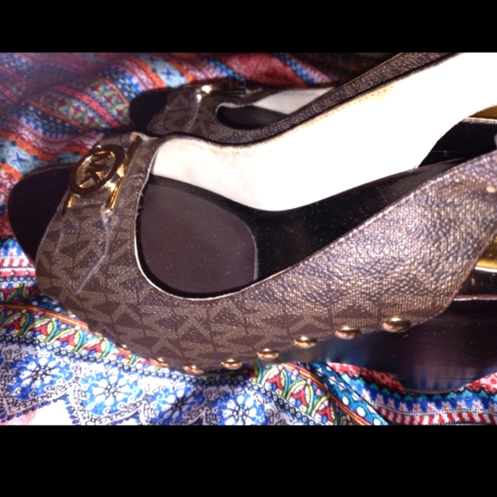 Michael Kors 8.5 wedges